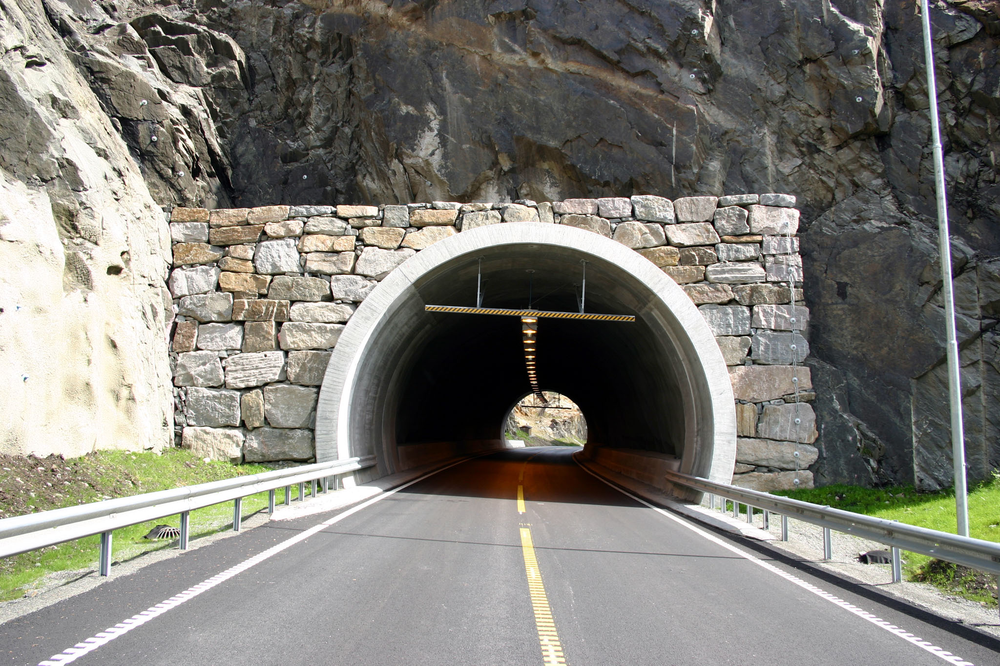 Handeland tunnel portal vest